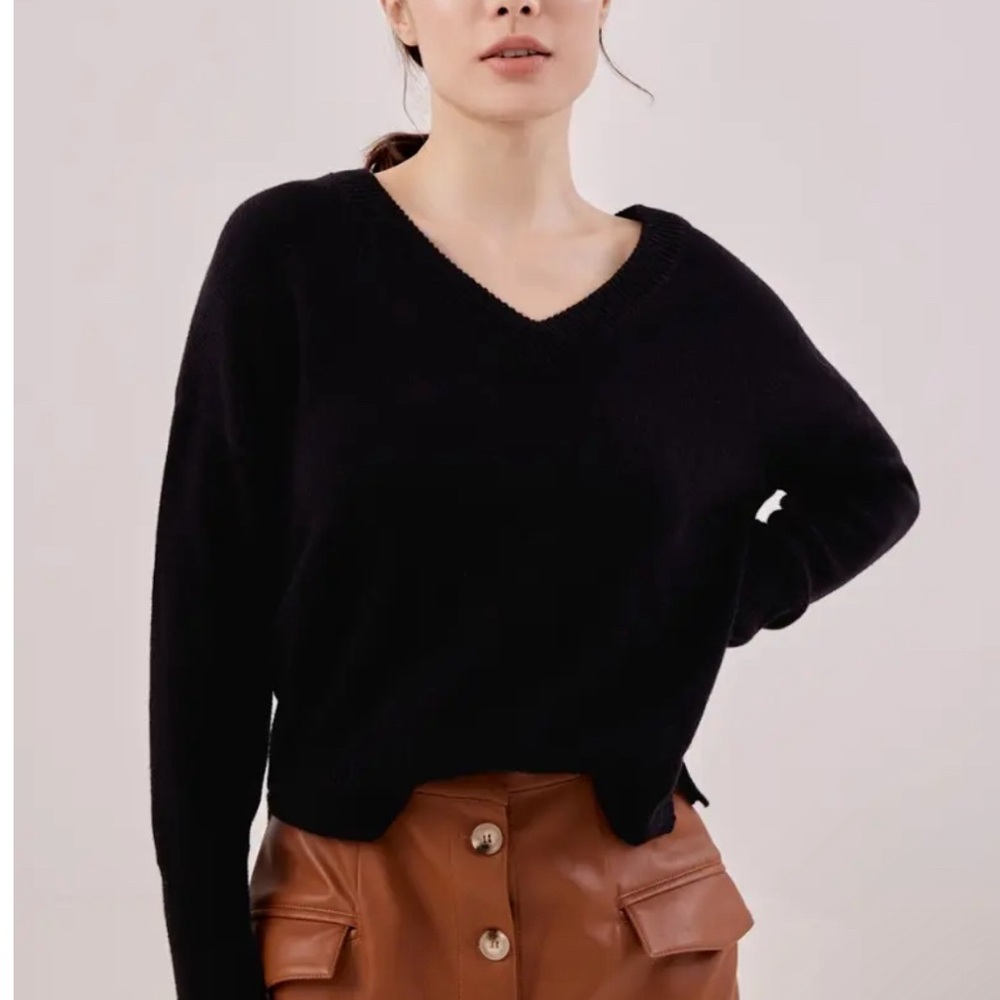 NEW WITH TAG love bonito black v neck MERINO WOOL sweater (M)